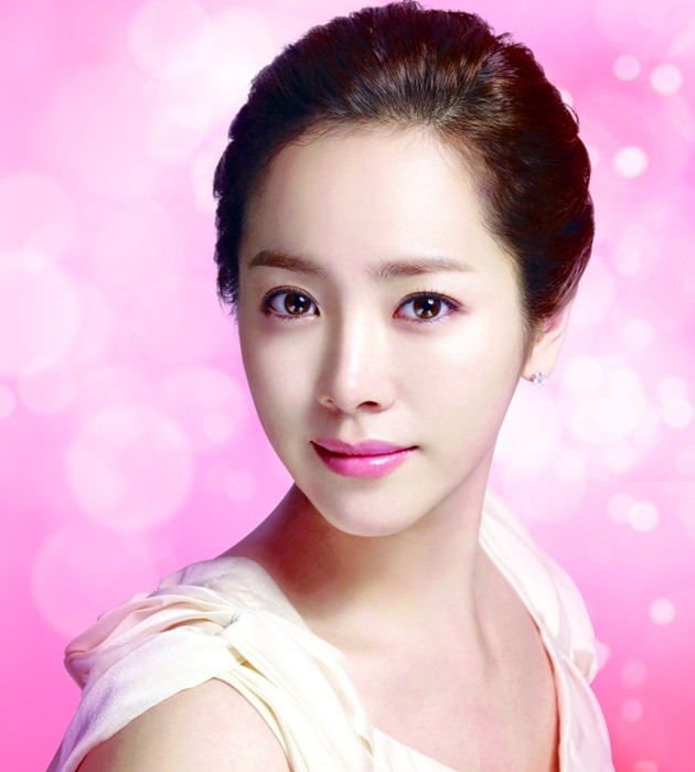 Gambar Foto Han Ji Min di Iklan Promo Produk Kecantikan