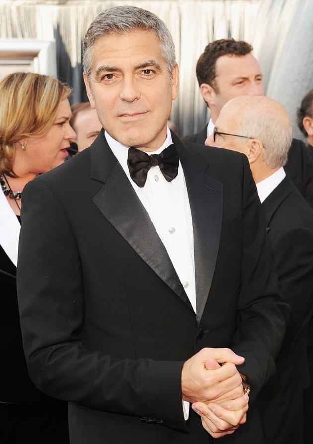 Gambar Foto George Clooney di Red Carpet Oscar 2012