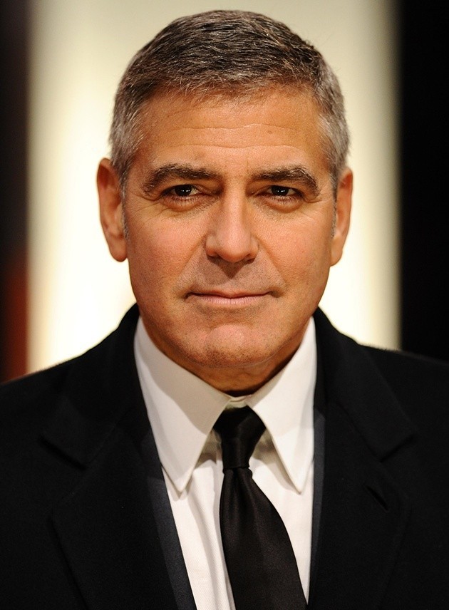 Gambar Foto George Clooney Berpenampilan Rapi di Berbagai Acara