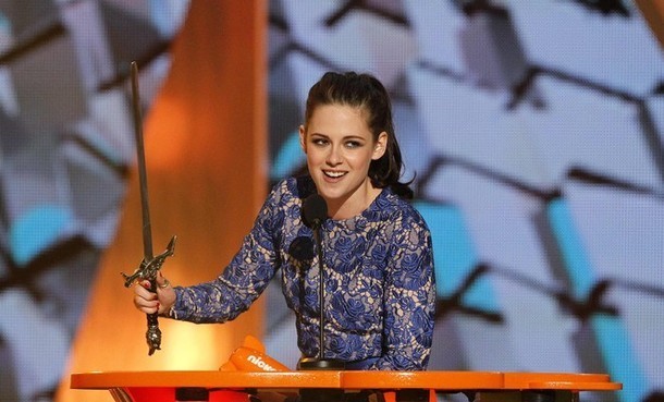 Gambar Foto Kristen Stewart di Kids' Choice Awards 2012