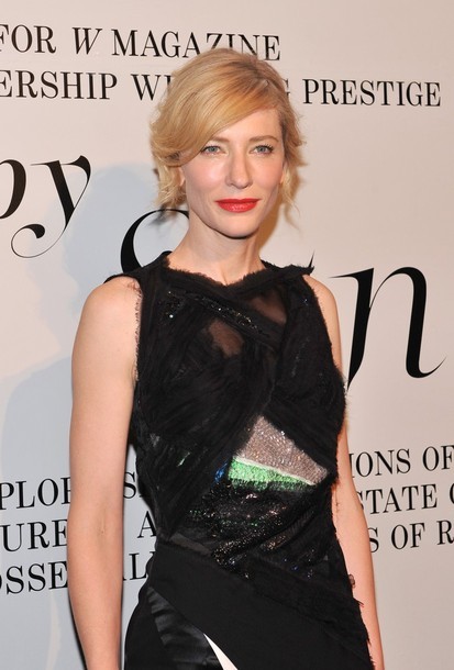 Gambar Foto Cate Blanchett di Acara Video Instalasi 'The Ever Changing Face of Beauty'