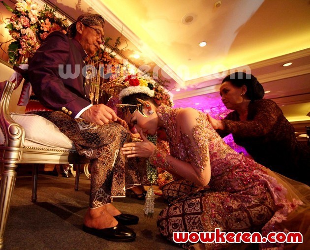 Gambar Foto Prosesi Akad Nikah Ayu Dewi dan Regi Datau