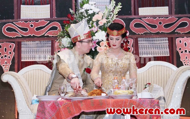 Gambar Foto Upacara Adat Pernikahan Astrid Tiar dan Gerhard Reinaldi
