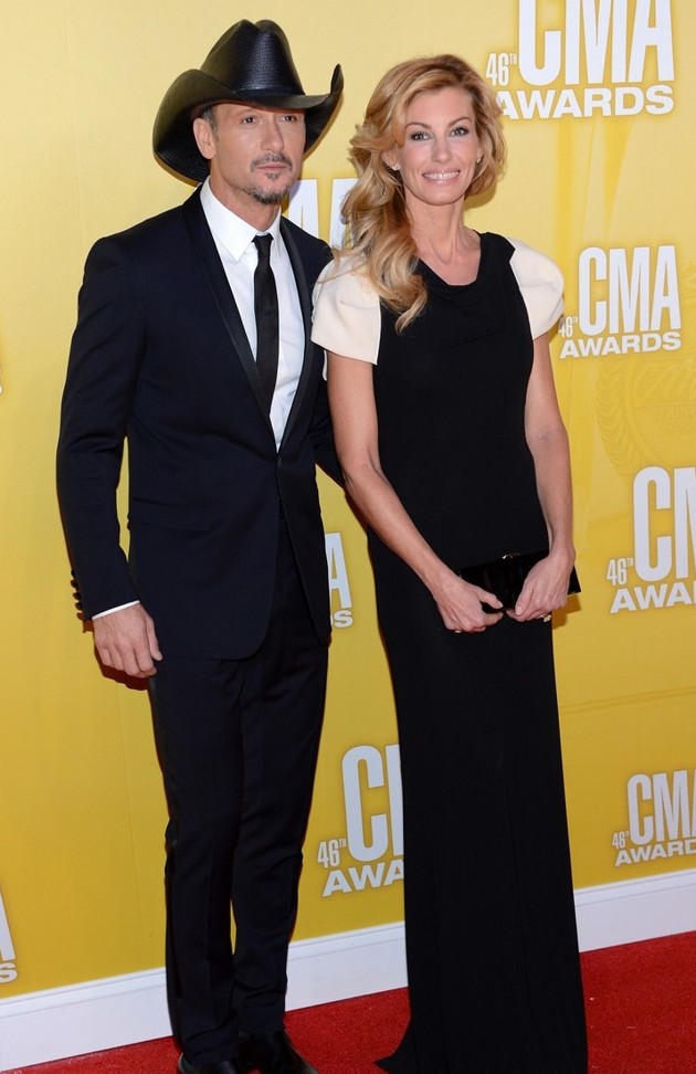 Gambar Foto Tim McGraw dan Faith Hill di Red Carpet CMA Awards 2012