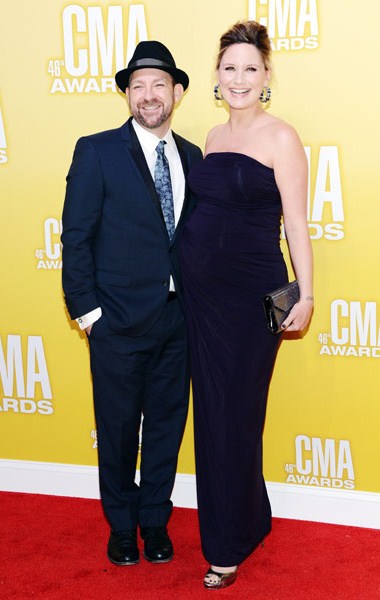 Gambar Foto Kristian Bush dan Jennifer Nettles di Red Carpet CMA Awards 2012