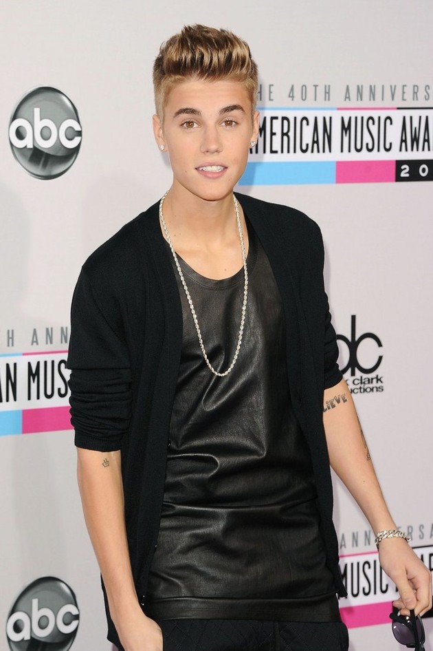 Gambar Foto Justin Bieber di Red Carpet AMAs 2012