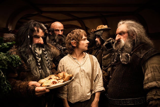 Gambar Foto Bilbo Baggins Makan Bersama Dwalin, Oin, Bofur dan Bifur