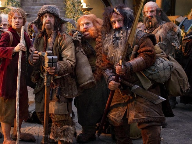 Gambar Foto Bilbo Baggins dan Teman-temannya di Tengah Kota