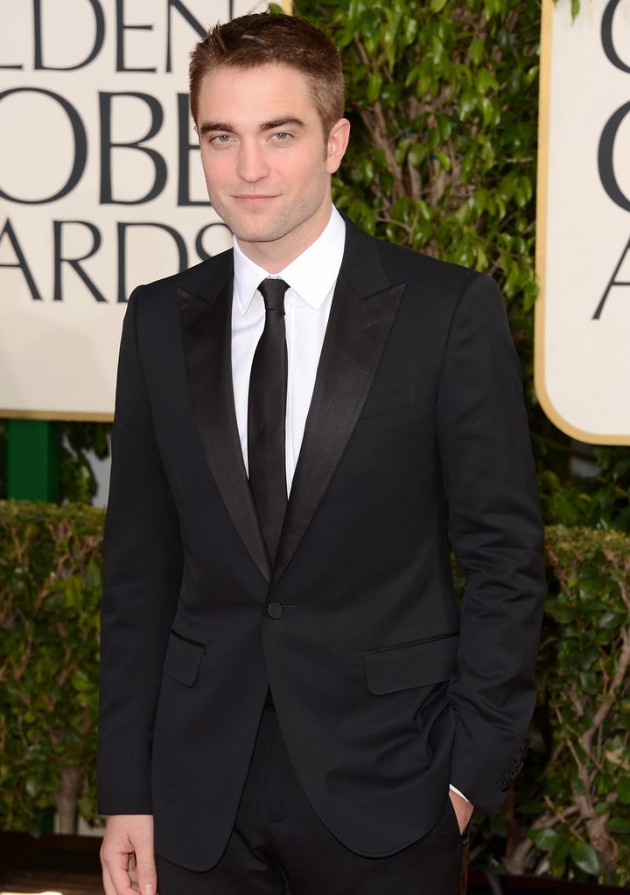 Gambar Foto Robert Pattinson di Red Carpet Golden Globe Awards 2013