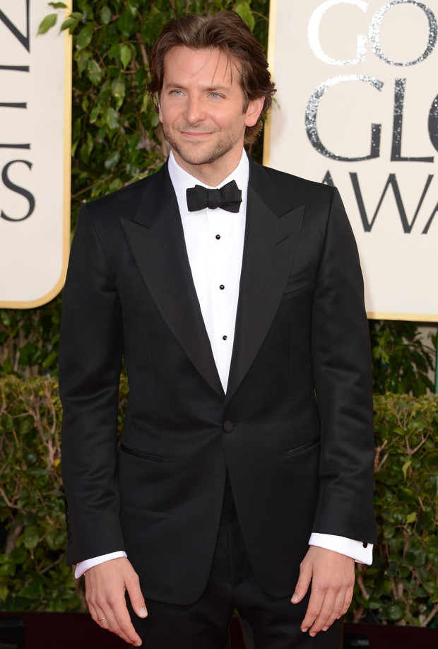 Gambar Foto Bradley Cooper di Red Carpet Golden Globe Awards 2013