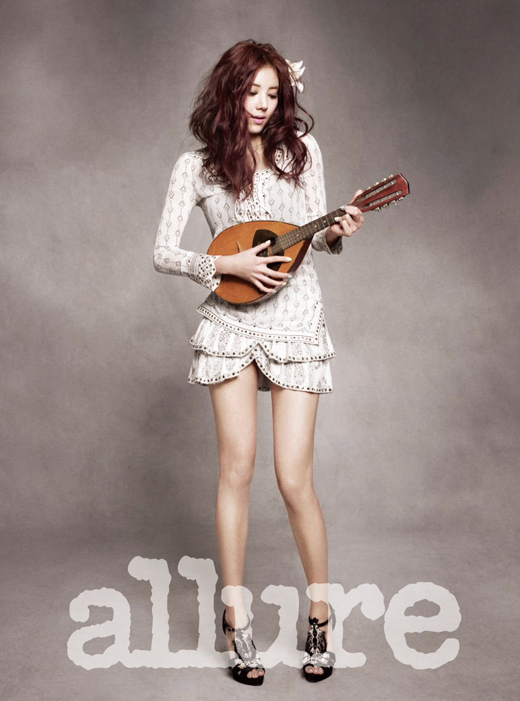 Gambar Foto Son Dam Bi di Majalah Allure Edisi Februari 2013