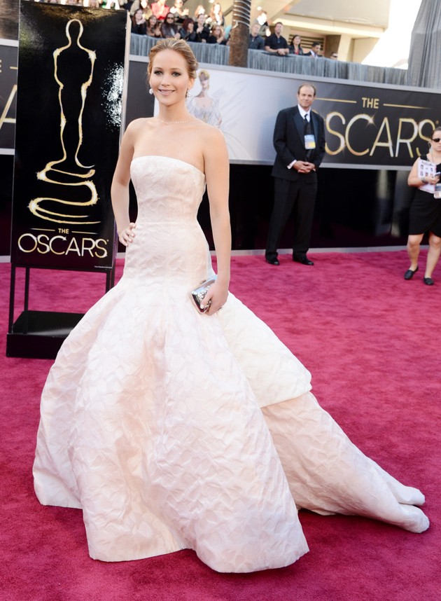 Gambar Foto Jennifer Lawrence di Red Carpet Oscar 2013