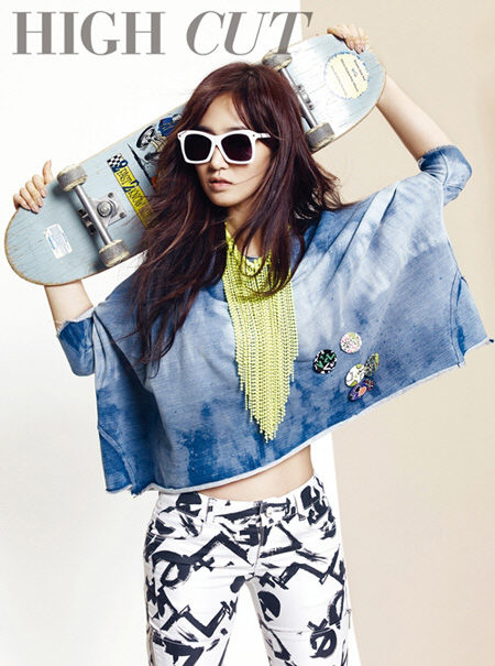 Gambar Foto Kwon Yuri Girls' Generation di Majalah High Cut Edisi Maret 2013