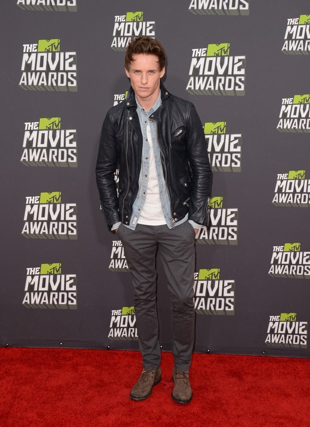 Gambar Foto Eddie Redmayne di Red Carpet MTV Movie Awards 2013