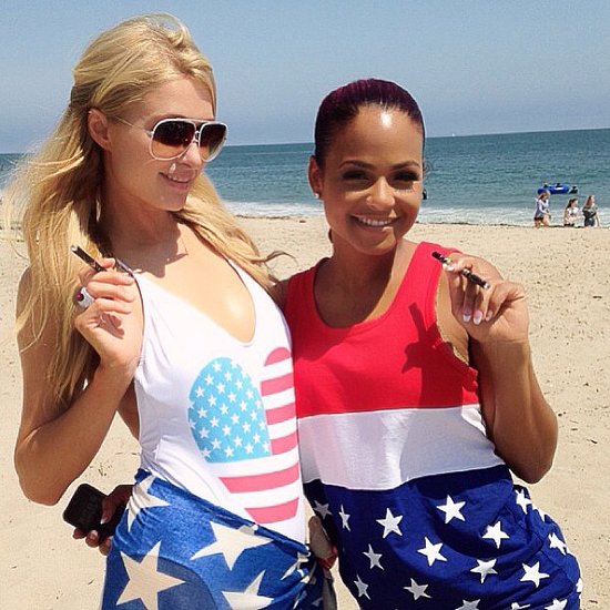 Gambar Foto Paris Hilton dan Christina Millian Rayakan Ulang Tahun Amerika Serikat di Pantai Malibu
