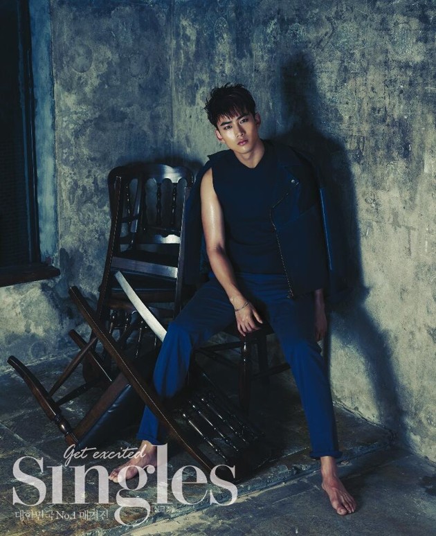Gambar Foto Taecyeon 2PM di Majalah Singles Edisi Agustus 2013