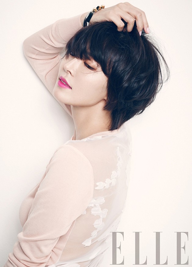 Gambar Foto Kim So Yeon di Majalah Elle Edisi Agustus 2013