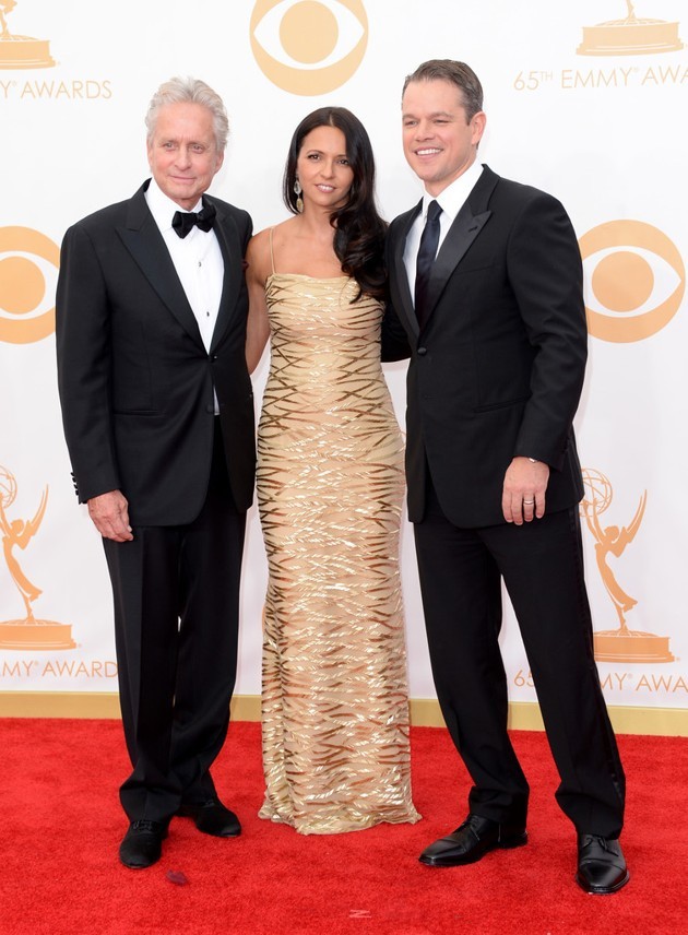 Gambar Foto Michael Douglas, Luciana Damon dan Matt Damon di Red Carpet Emmy Awards 2013