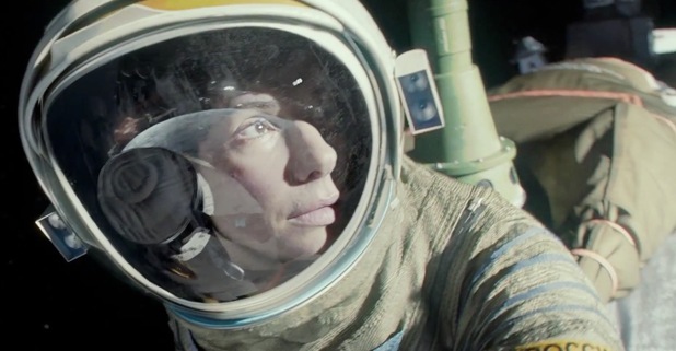 Gambar Foto Akting Sandra Bullock di Film 'Gravity'