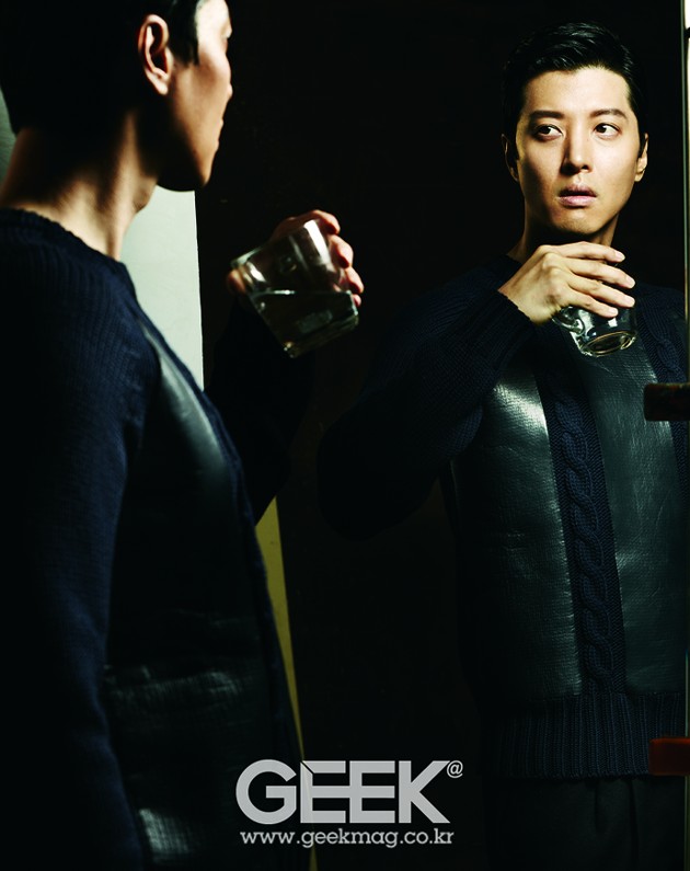 Gambar Foto Lee Dong Gun di Majalah Geek Edisi Oktober 2013