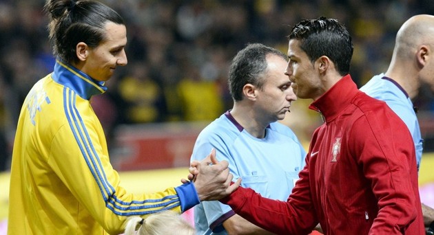 Gambar Foto Zlatan Ibrahimovic dan Cristiano Ronaldo Bersalaman Sebelum Pertandingan