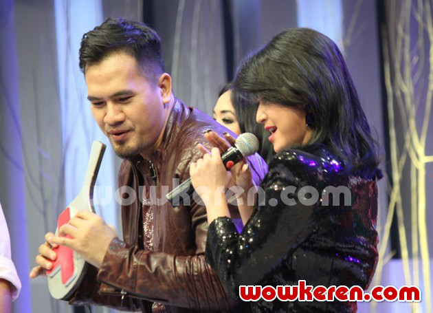 Gambar Foto Saiful Jamil dan Dewi Persik di Acara 'Buka-Bukaan'