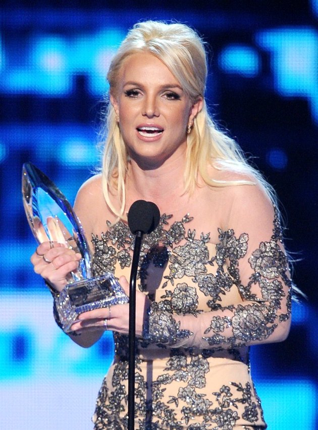 Gambar Foto Britney Spears Raih Piala Favorite Pop Artist