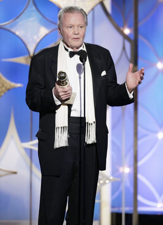 Gambar Foto Jon Voight Raih Piala Best Supporting Actor in a Series
