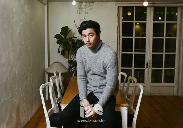 Gambar Foto Gong Yoo di Majalah IZE Edisi Januari 2014
