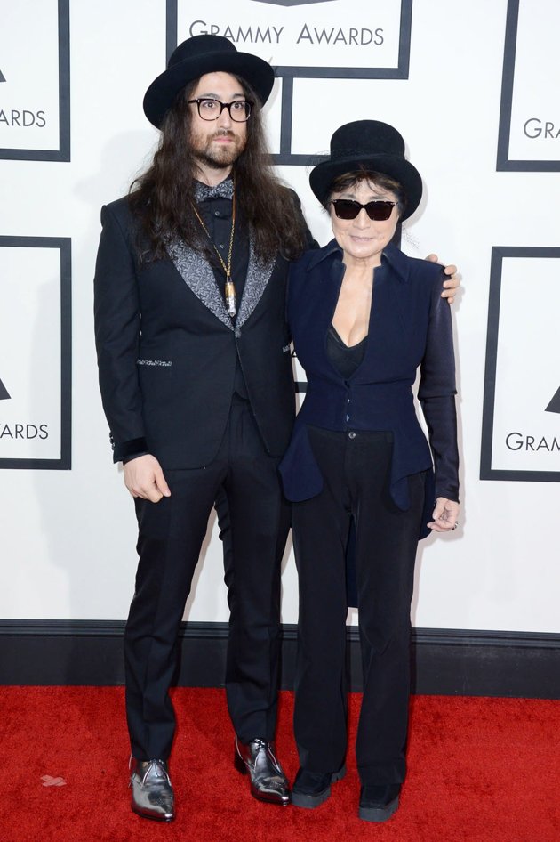 Gambar Foto Sean Lennon dan Yoko Ono di Red Carpet Grammy Awards 2014