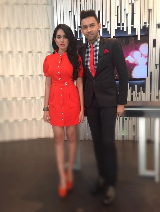 Gambar Foto Kartika Putri dan Teuku Zacky Duo Presenter Hot Kiss Indosiar