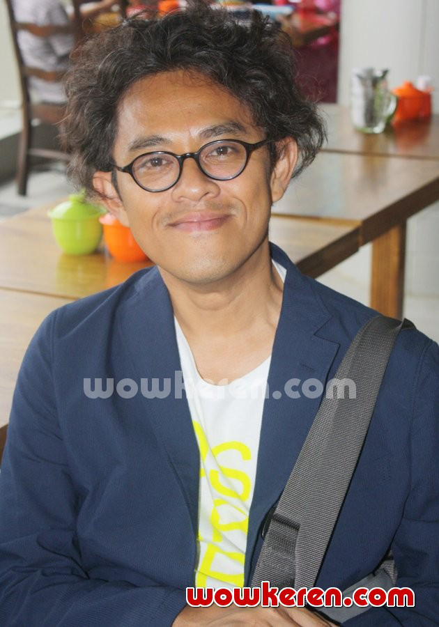 Foto Riri Riza Saat Diskusi 'How to Break Film Industry' - Foto 2 dari 9