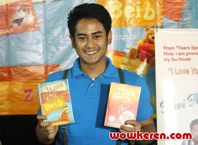 Gambar Foto Dwi Andhika Saat Launching Buku 'I Love You Beib'