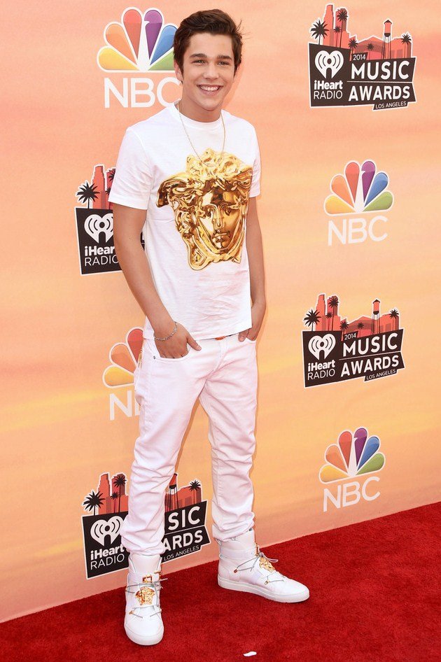 Gambar Foto Austin Mahone di Red Carpet iHeartRadio Music Awards 2014