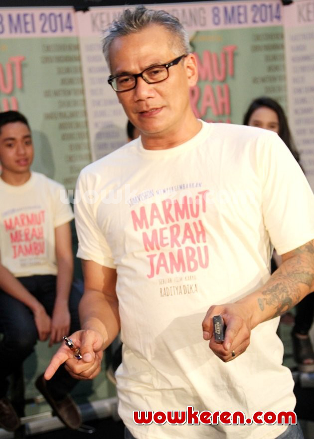 Gambar Foto Tio Pakusadewo di Premiere Film 'Marmut Merah Jambu'