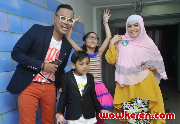 Gambar Foto Keluarga Uya Kuya di Indonesia Kids Choice Awards 2014