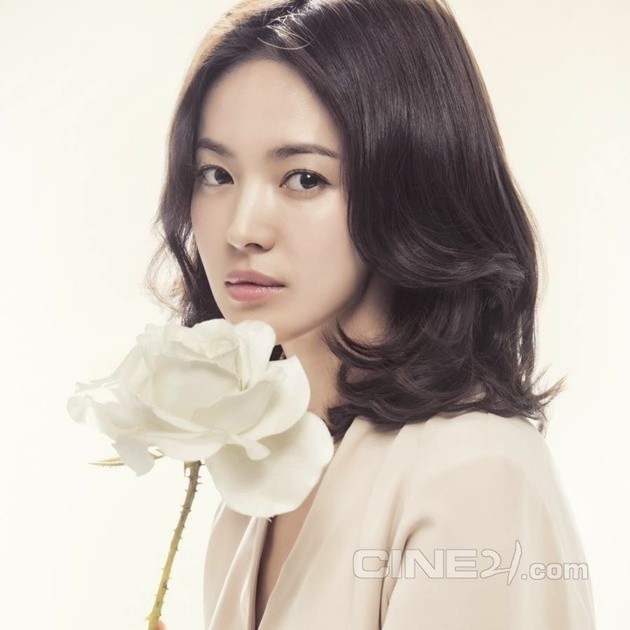 Gambar Foto Song Hye Kyo di Majalah Cine21 Edisi Agustus 2014