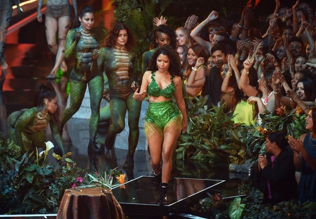 Gambar Foto Nicki Minaj Nyanyikan Lagu Barunya 'Anaconda'