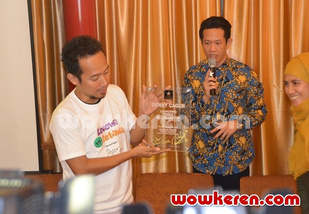 Gambar Foto Denny Cagur Merilis Single 'Kecewa VS Ketawa'