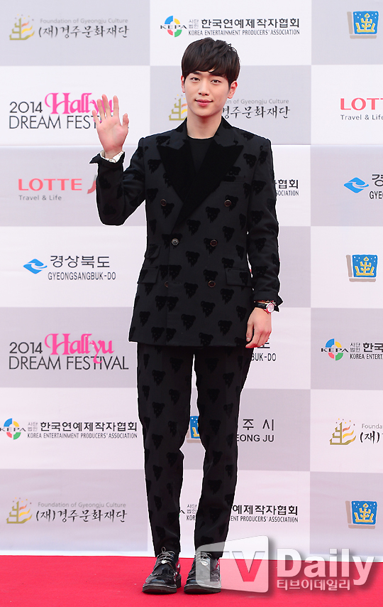 Gambar Foto Seo Kang Joon di Red Carpet Hallyu Dream Festival 2014