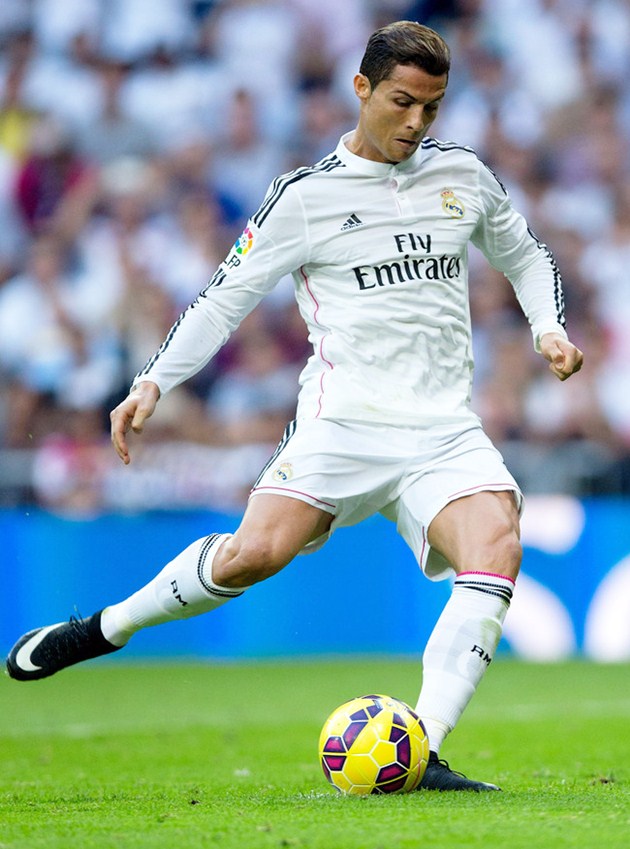 Gambar Foto Cristiano Ronaldo Berhasil Mencetak Gol Lewat Tendangan Penalti