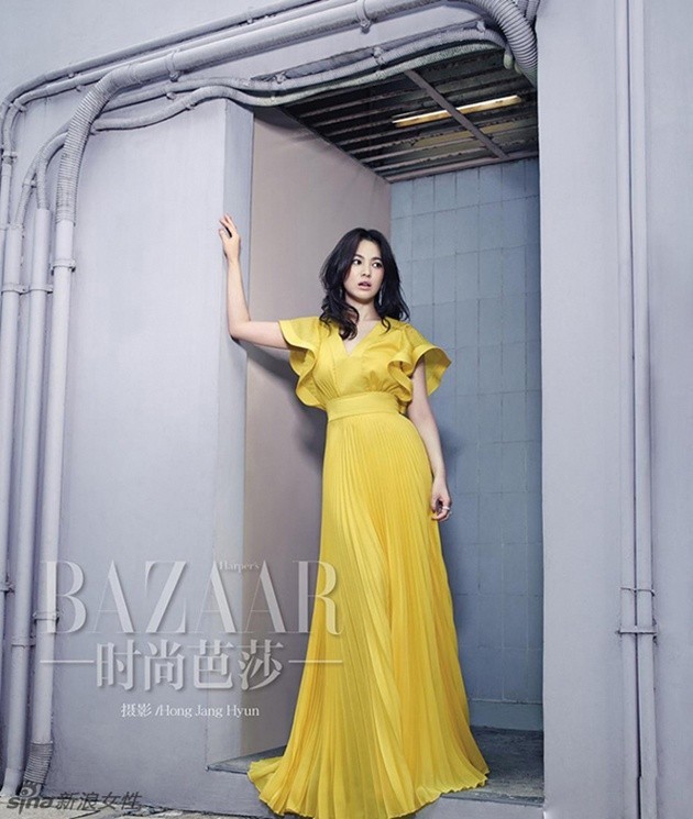 Gambar Foto Song Hye Kyo di Majalah Harper's Bazaar China Edisi November 2014