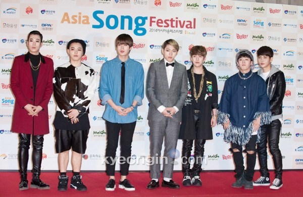 Gambar Foto Block B di Red Carpet Asia Song Festival 2014