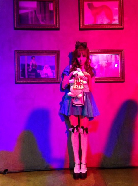 Gambar Foto Tiffany Menjadi Alice in the Wonderland di Pesta Halloween SM Entertainment