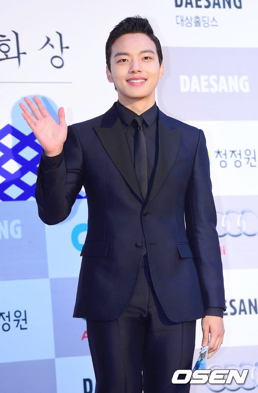 Gambar Foto Yeo Jin Goo di Red Carpet Blue Dragon Awards 2014