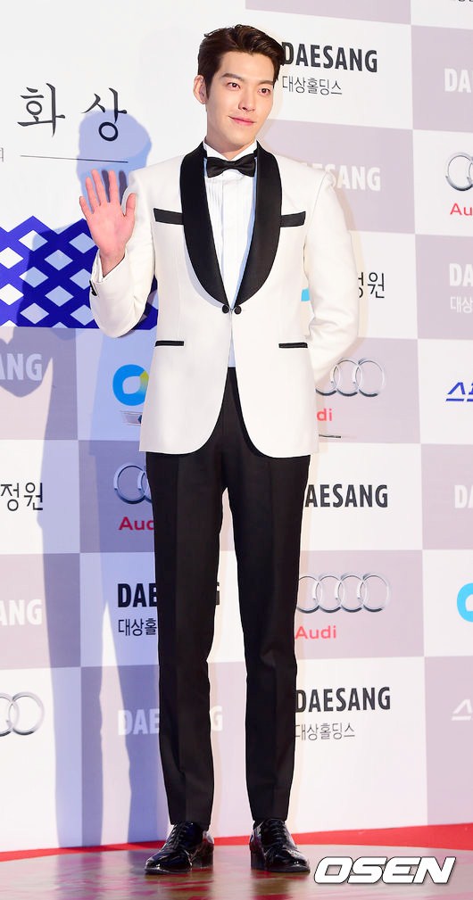 Gambar Foto Kim Woo Bin di Red Carpet Blue Dragon Awards 2014