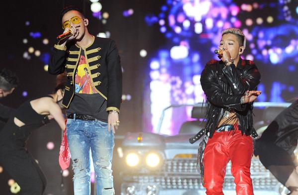 Gambar Foto G-Dragon dan Taeyang Tampil Nyanyikan Lagu 'Good Boy'