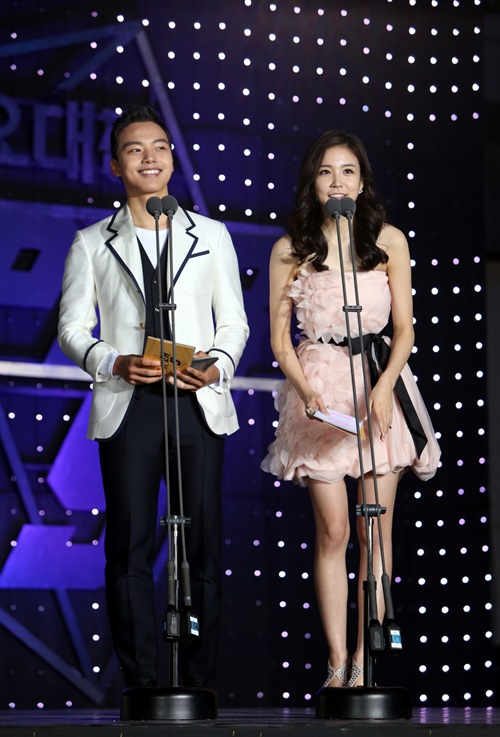 Gambar Foto Yeo Jin Goo dan Jung Ye Won di SBS Gayo Daejun 2014