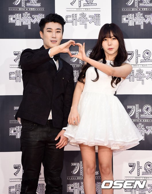Gambar Foto San E dan Raina di Red Carpet KBS Gayo Daejun 2014