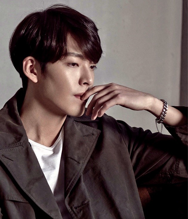 Gambar Foto Kim Woo Bin di Majalah Max Movie Edisi Januari 2015